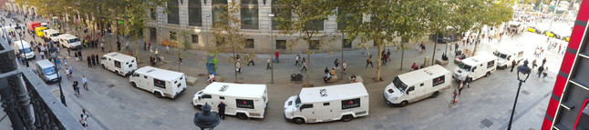 furgones delante del banco de españa de plaza catalunya