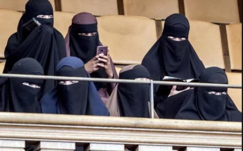Muslim-women-in-the-public-gallery-as-the-Danish-Parliament-votes-to-outlaw-the-wearing-of-the-burqa